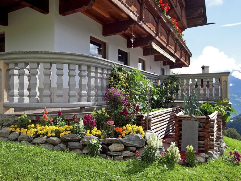 Lovely Apartment With Terrace In F�genberg