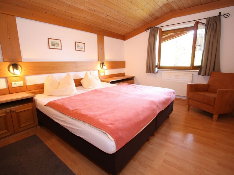 Peaceful Apartment In Hinterglemm With Camping Cot