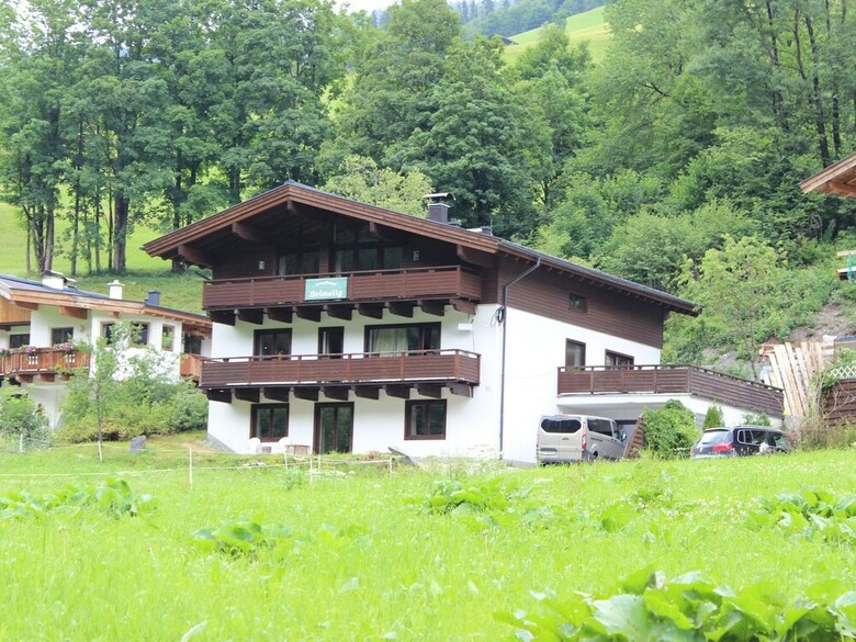 Comfortable Chalet In Saalbach-hinterglemm With Sauna