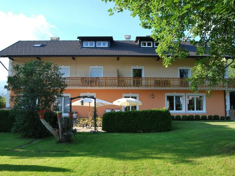 Spacious Apartment In Bad Mitterndorf With Sauna