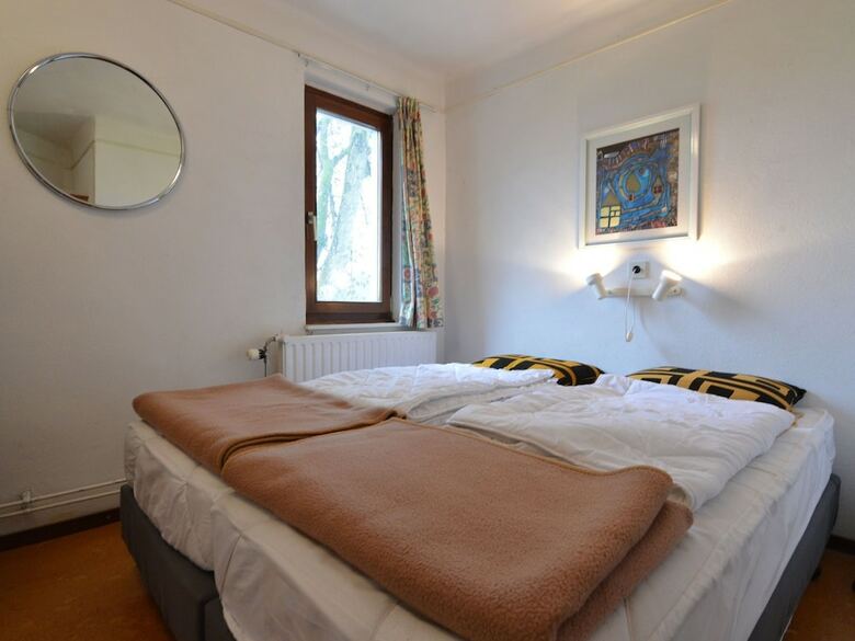 Detached Group House, Quietly Located With Garden And Separate Entrances