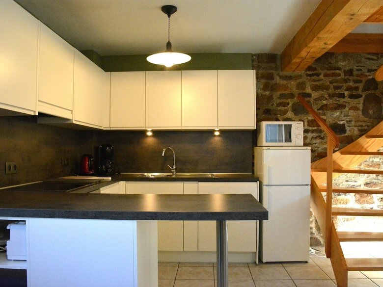Cozy Holiday Home In �rez�e With Forest Near