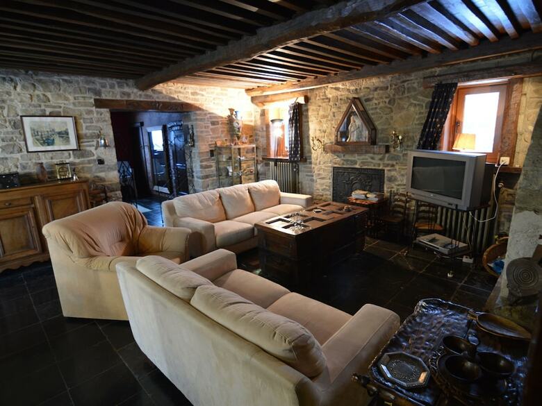 Charming Holiday Home In Halleux With Garden