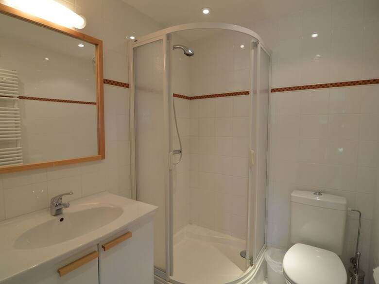 Charming Holiday Home In Robertville With Steambath