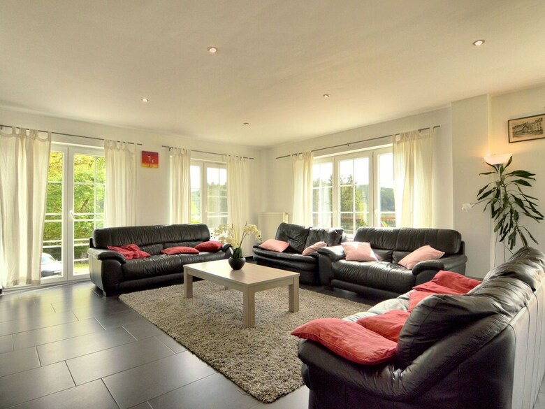 Luxurious Holiday Home With Nice Garden