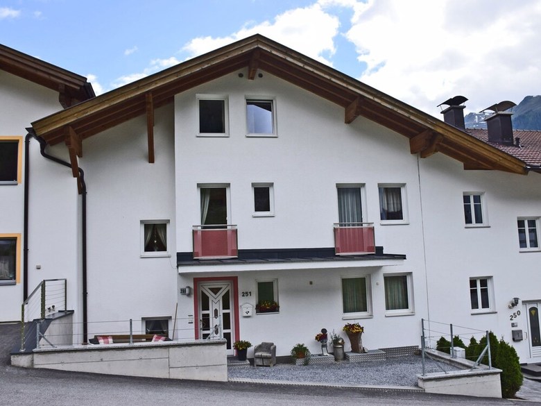 Mountain View Apartment In Strengen Near Forest