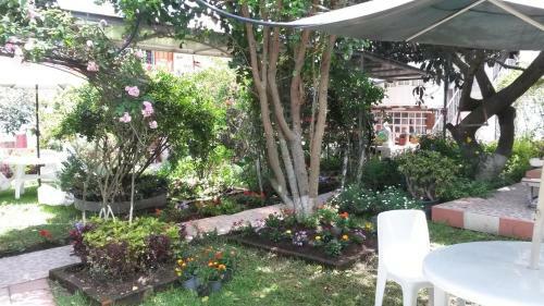Hostal El Parque Tababela