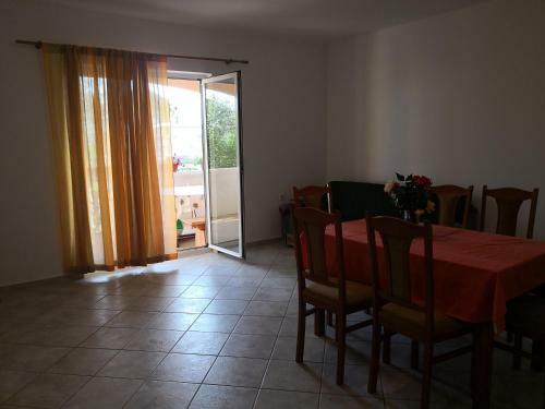 Apartments Mladenka 20m From Marina!