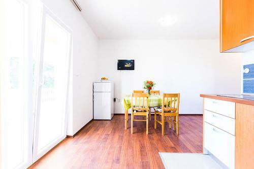 Apartments Mladenka 20m From Marina!