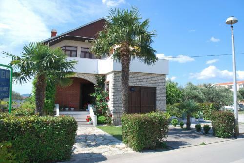 Hostal Guesthouse Ema