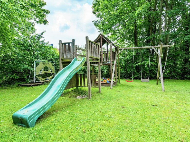 Cosy And Snug Holiday Home With Joint Swimming Pool