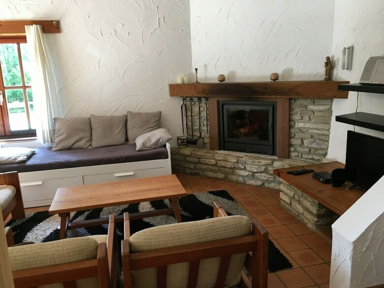 Cosy And Snug Holiday Home With Joint Swimming Pool