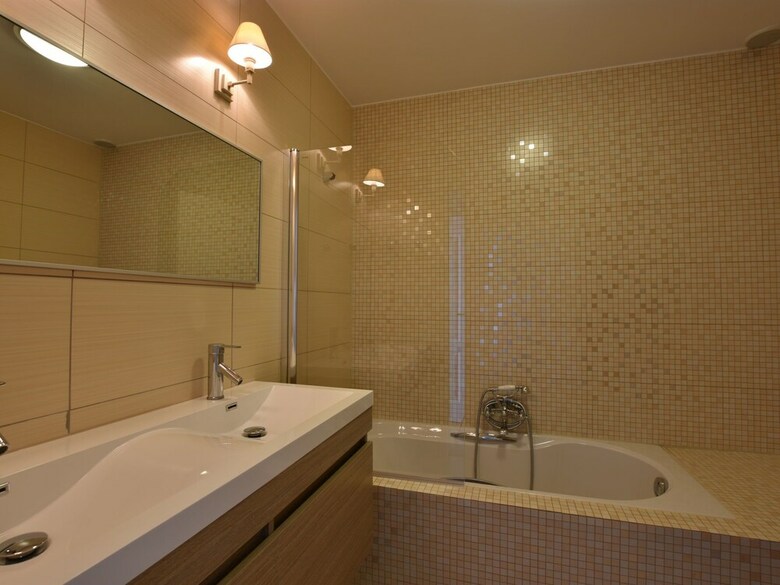 Spacious Holiday Home In Middelkerke With Jacuzzi