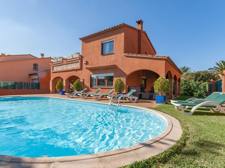 Cozy Holiday Home In Girona With Swimming Pool