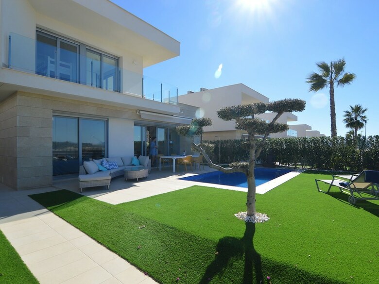 Luxurious Villa With Private Swimming Pool In Orihuela
