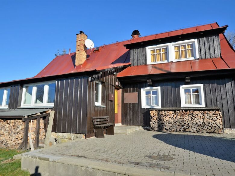 Authentic Log Cabin With Fireplace. Only 300m To The Ski Slope, Unobstructed View!