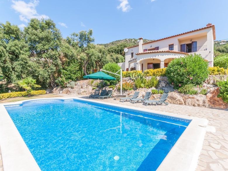 Exotic Villa In Calonge With Swimming Pool