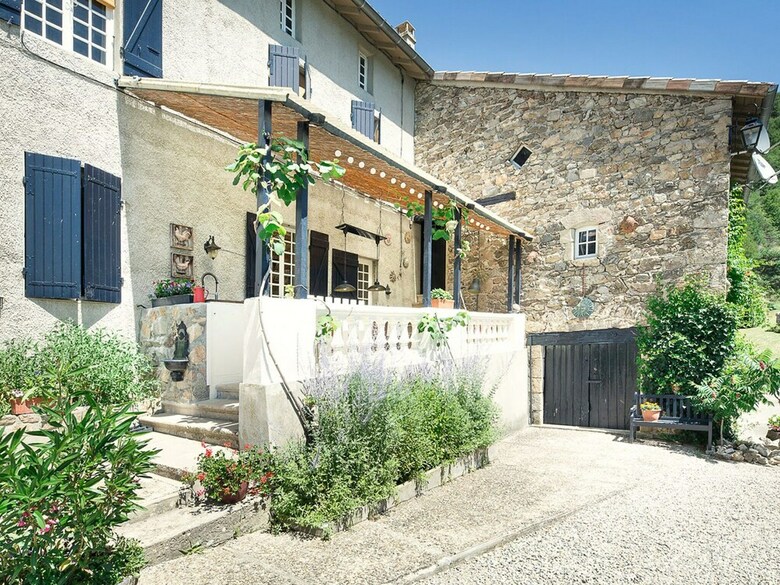 Charming Holiday Home In �tables With Swimming Pool