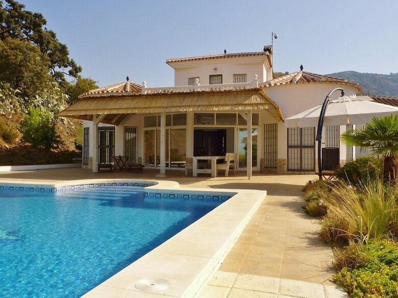 Delightful Villa In Algarrobo With Beach Near