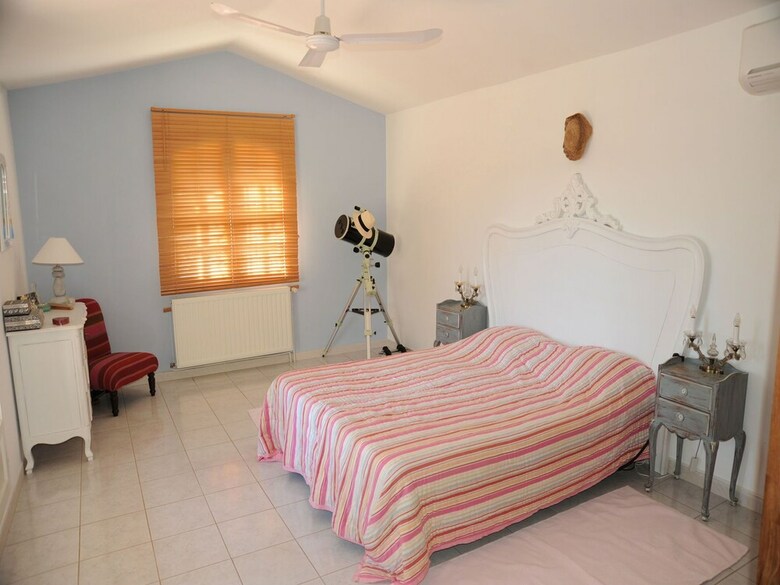 Idyllic Villa In Esparron-de-verdon With Barbecue