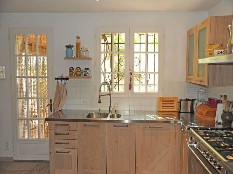 Idyllic Villa In Esparron-de-verdon With Barbecue