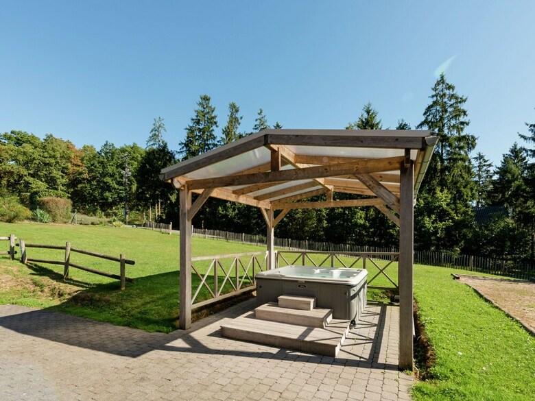 Villa With Jacuzzi And Sauna In A Very Quiet Spot