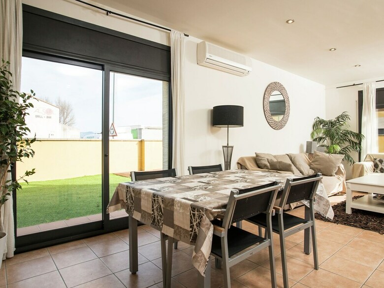 Cozy Holiday Home In Urbanitzaci� Bon Relax With Pool