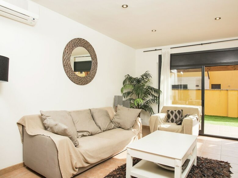 Cozy Holiday Home In Urbanitzaci� Bon Relax With Pool