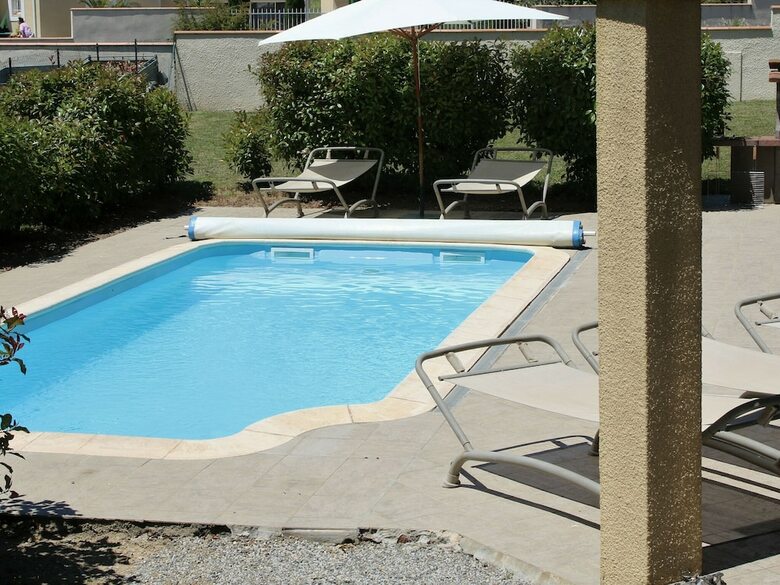 Spacious Villa Near Villemoustaussou With Pool