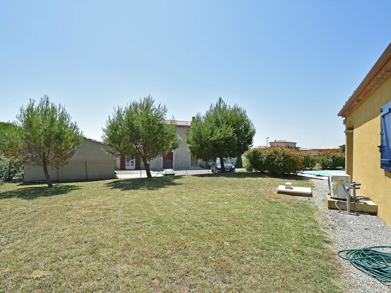 Spacious Villa Near Villemoustaussou With Pool