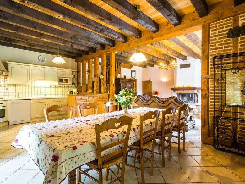 Vintage Home In Siorac-en-p�rigord With Pool