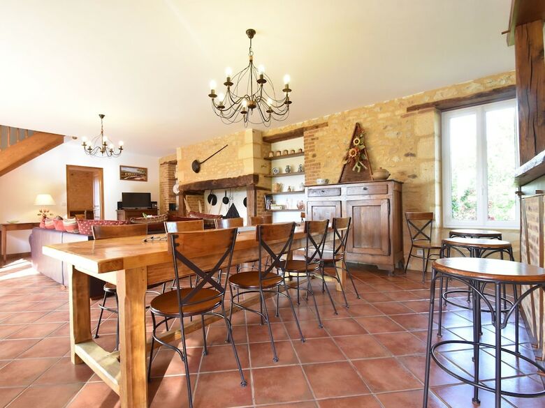 Cozy Holiday Home In Coux-et-bigaroque With A Private Pool