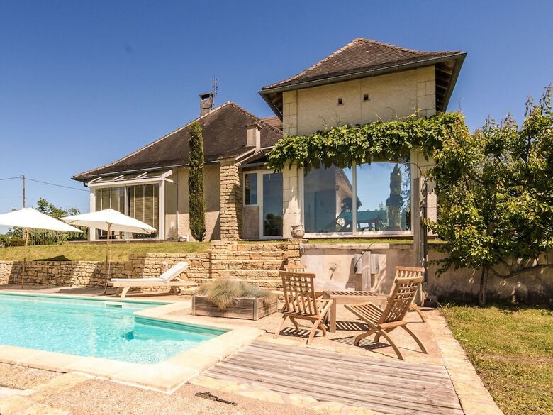 Cozy Villa In Saint-bonnet-la-rivi�re With Swimming Pool