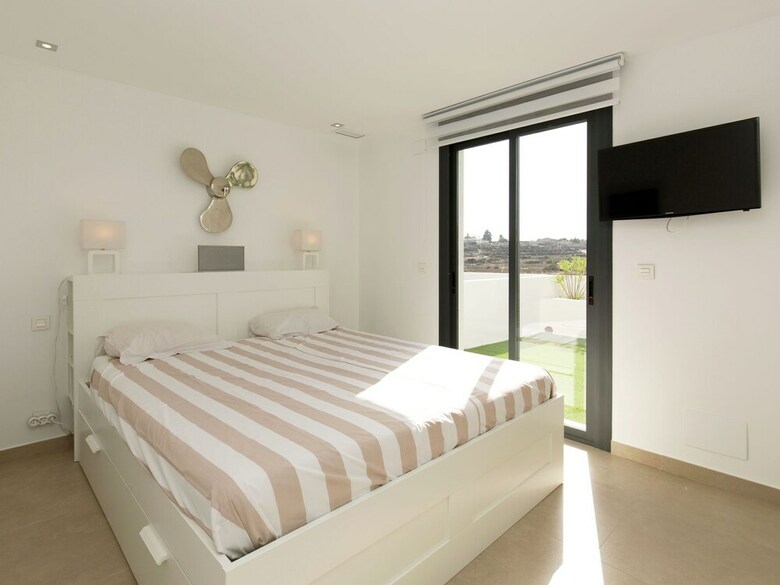 Plushy Villa In Torremendo With Pool And Reservoir Views