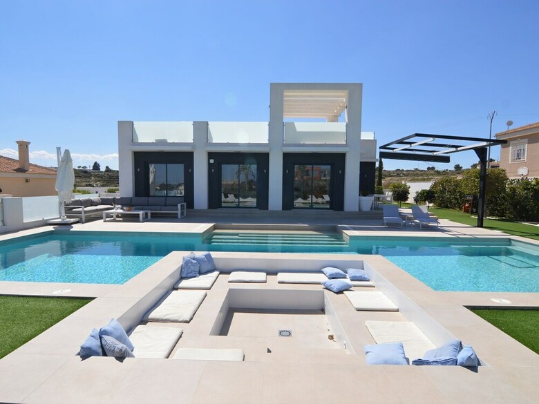 Plushy Villa In Torremendo With Pool And Reservoir Views
