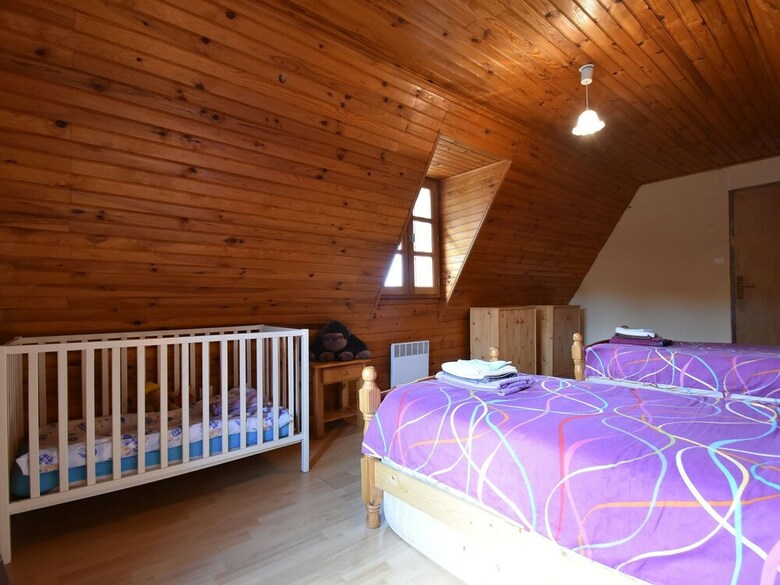 Cozy Holiday Home In Saint-l�on-sur-v�z�re With Pool