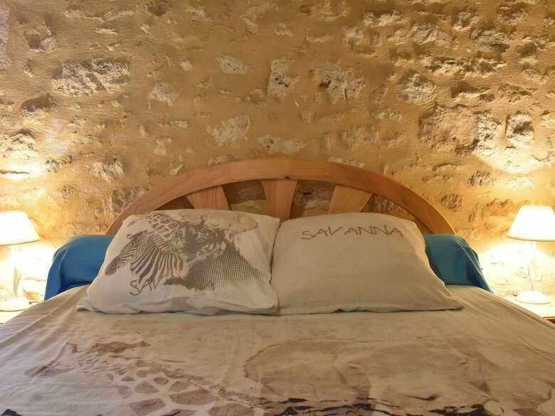 Cozy Holiday Home In Saint-l�on-sur-v�z�re With Pool