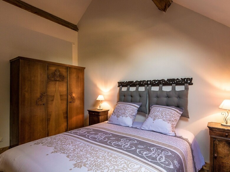Heritage Holiday Home In Mayac With Pool