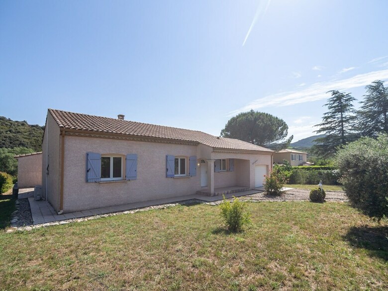 Spacious Villa In Roquebrun With Swimming Pool