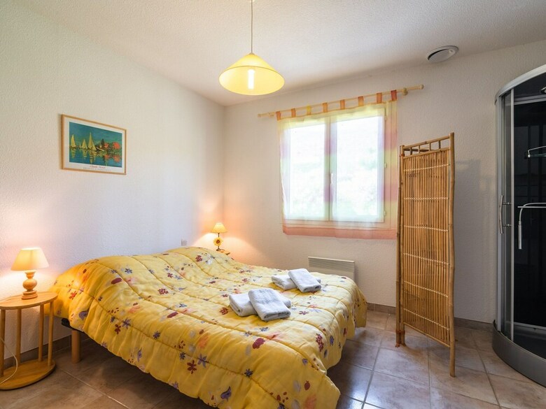 Spacious Villa In Roquebrun With Swimming Pool