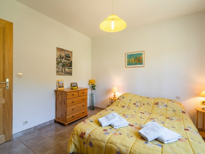 Spacious Villa In Roquebrun With Swimming Pool