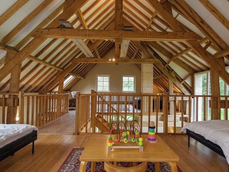 Wonderfully Spacious Holiday Home With Above Ground Swimming Pool