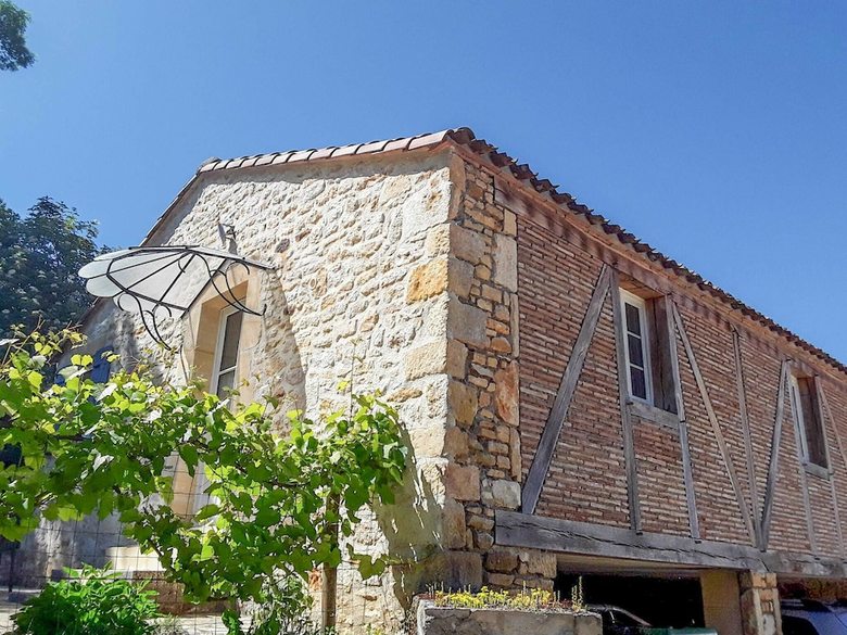 Peaceful Holiday Home Saint-martin-le-redon With Pool