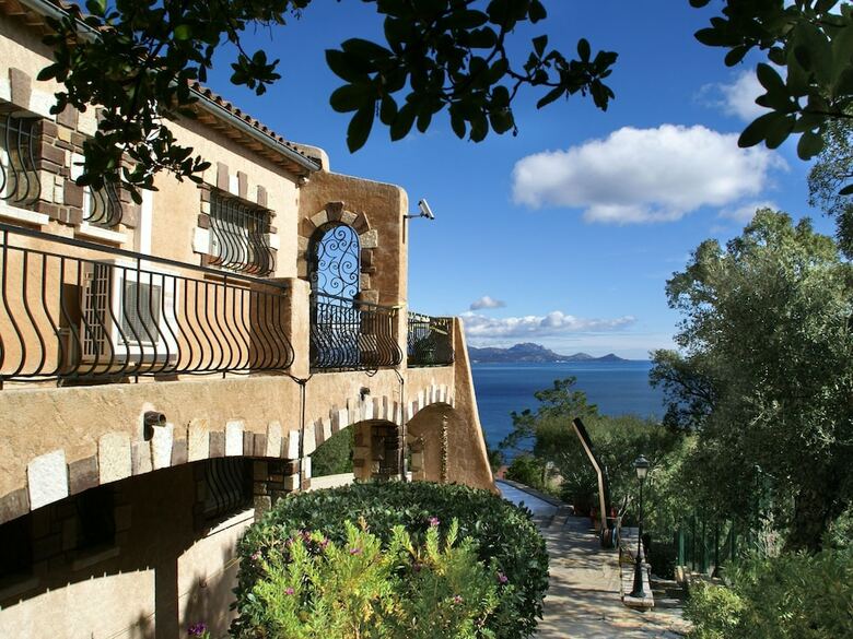 Affluent Villa In Les Issambres With Pool And Panoramic Seaview