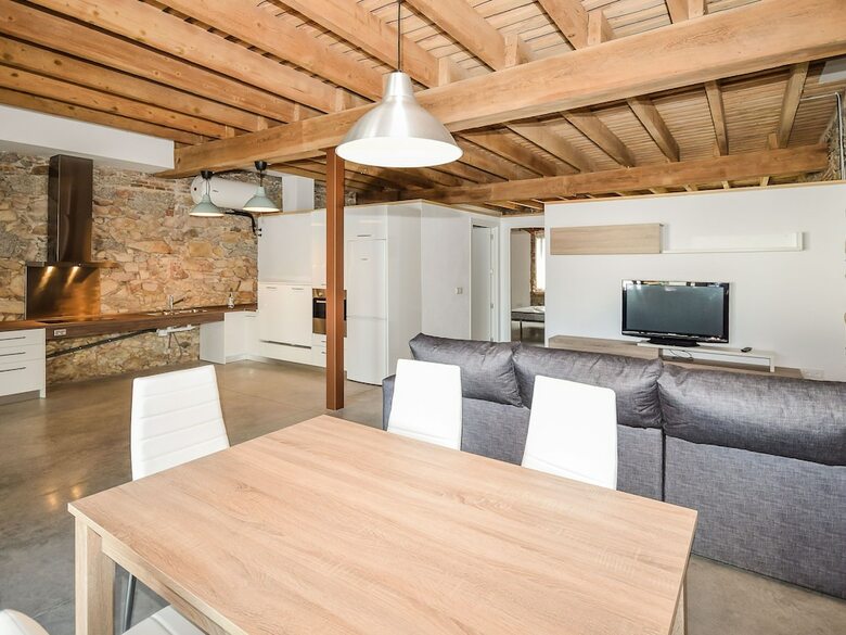 Authentic, Modern And Wheelchair Friendly Holiday Home With Private Pool