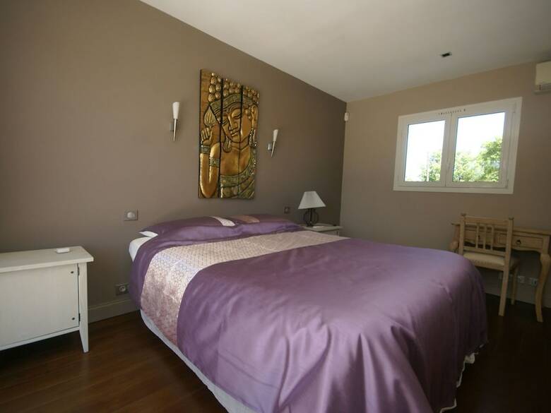 Lavish Villa In Saint-paul-en-for�t With Sauna & Jacuzzi
