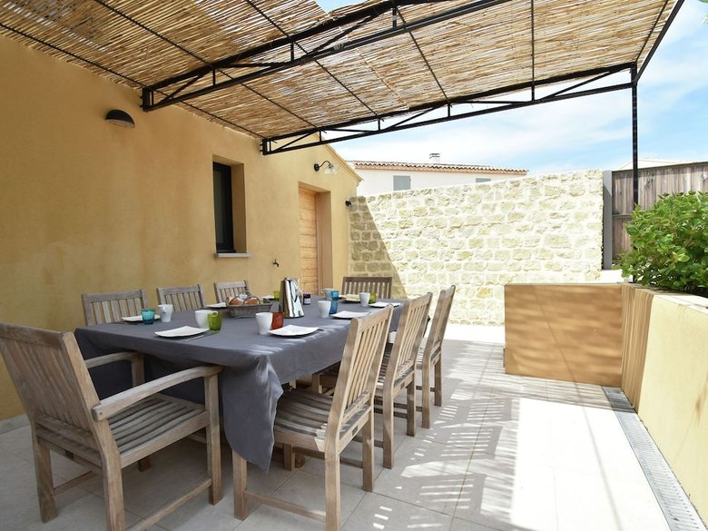 Lavish Villa In Malauc�ne With Private Garden