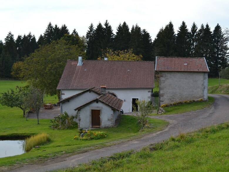 Spacious Holiday Home With Private Garden In Saint-bresson