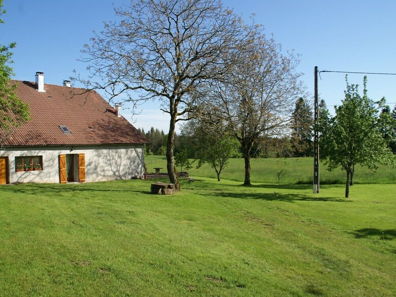 Spacious Holiday Home With Private Garden In Saint-bresson