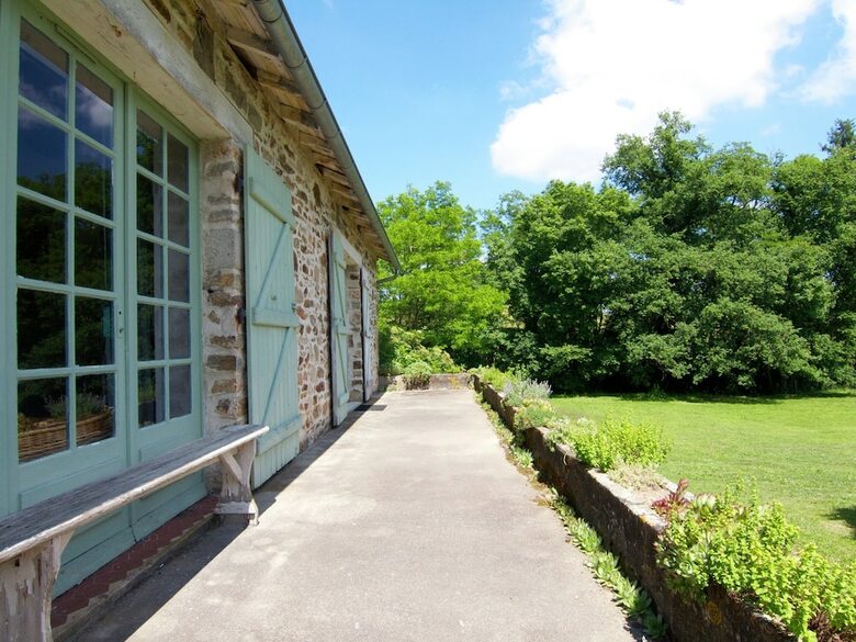 Charming Cottage In Ladignac-le-long With Garden